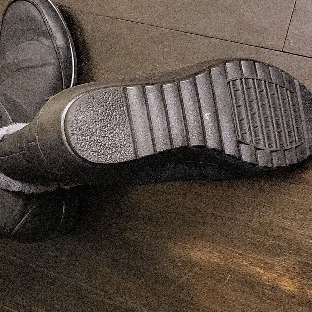 Shoes - Picture 4 of 4